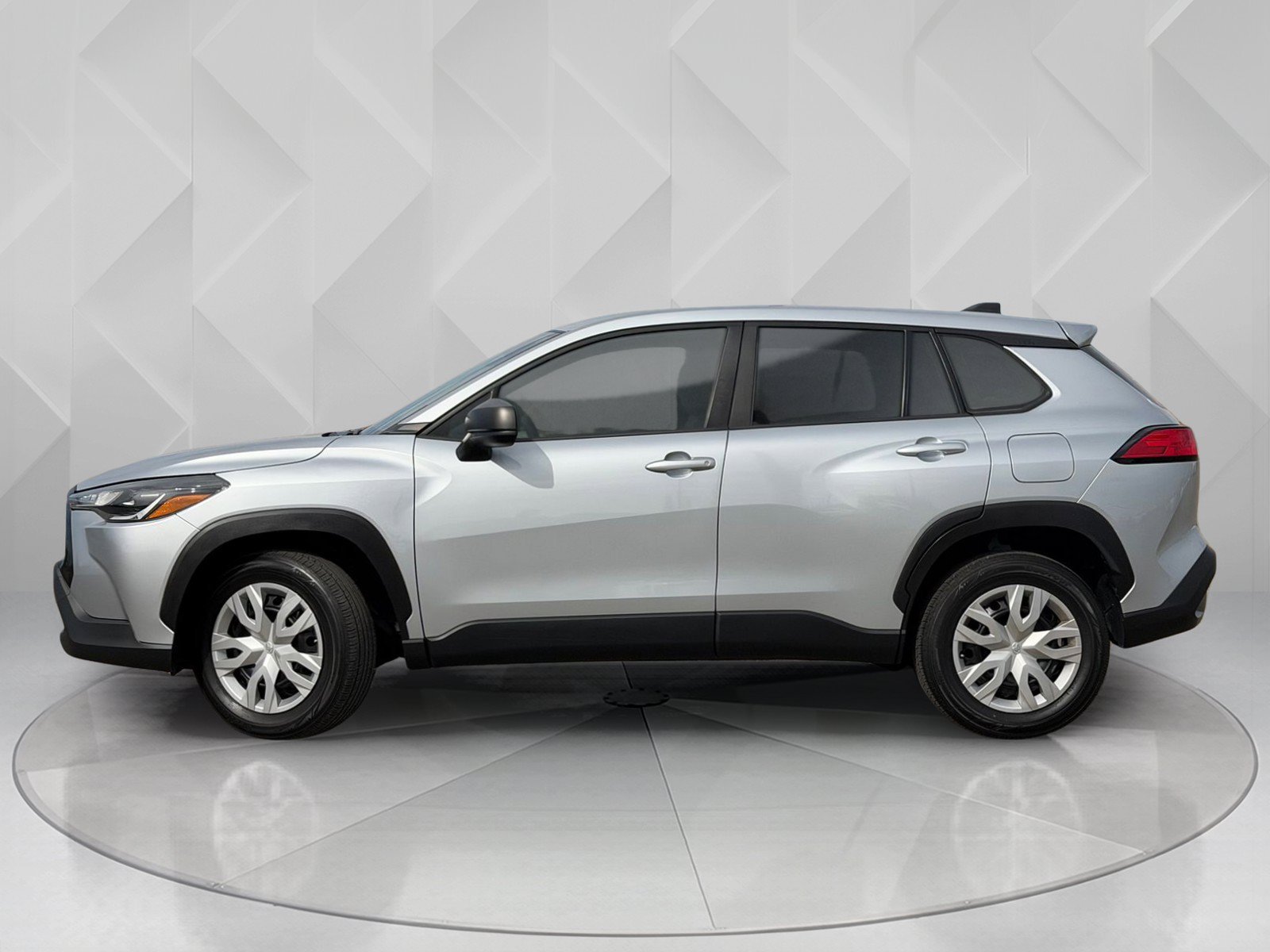 Certified Used 2022 Sonic Silver Toyota L image 2