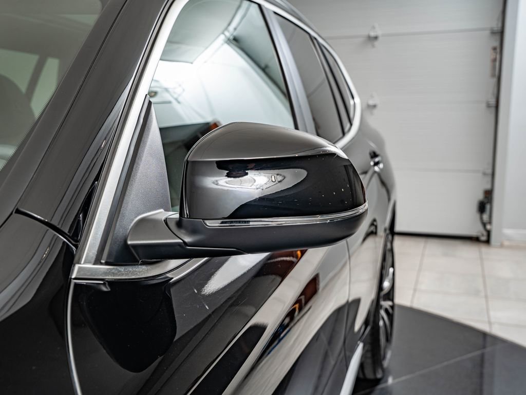 Used 2024 Jet Black BMW xDrive30i image 9