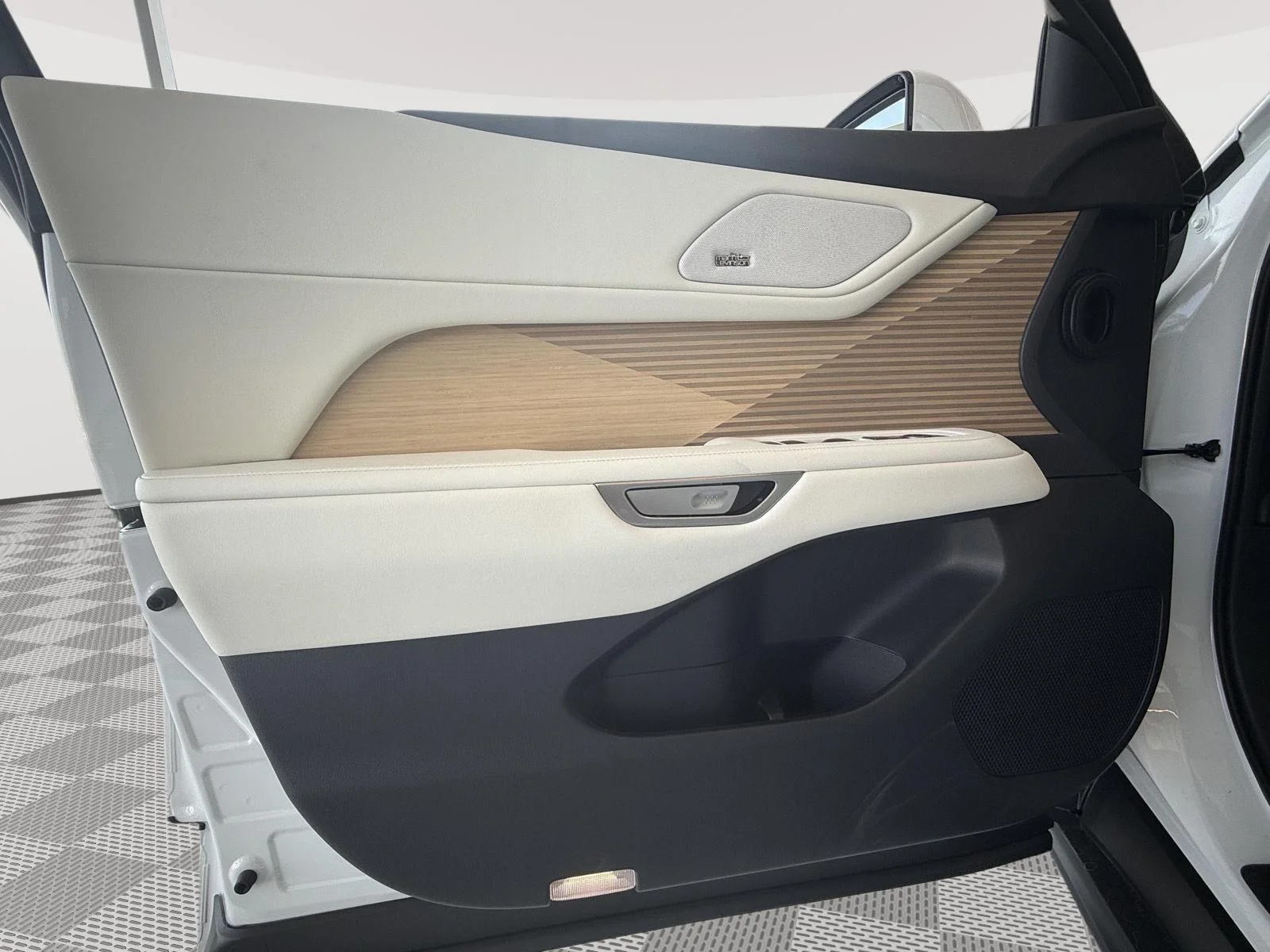 New 2026 Ultra White Lexus ES 500e Luxury image 13