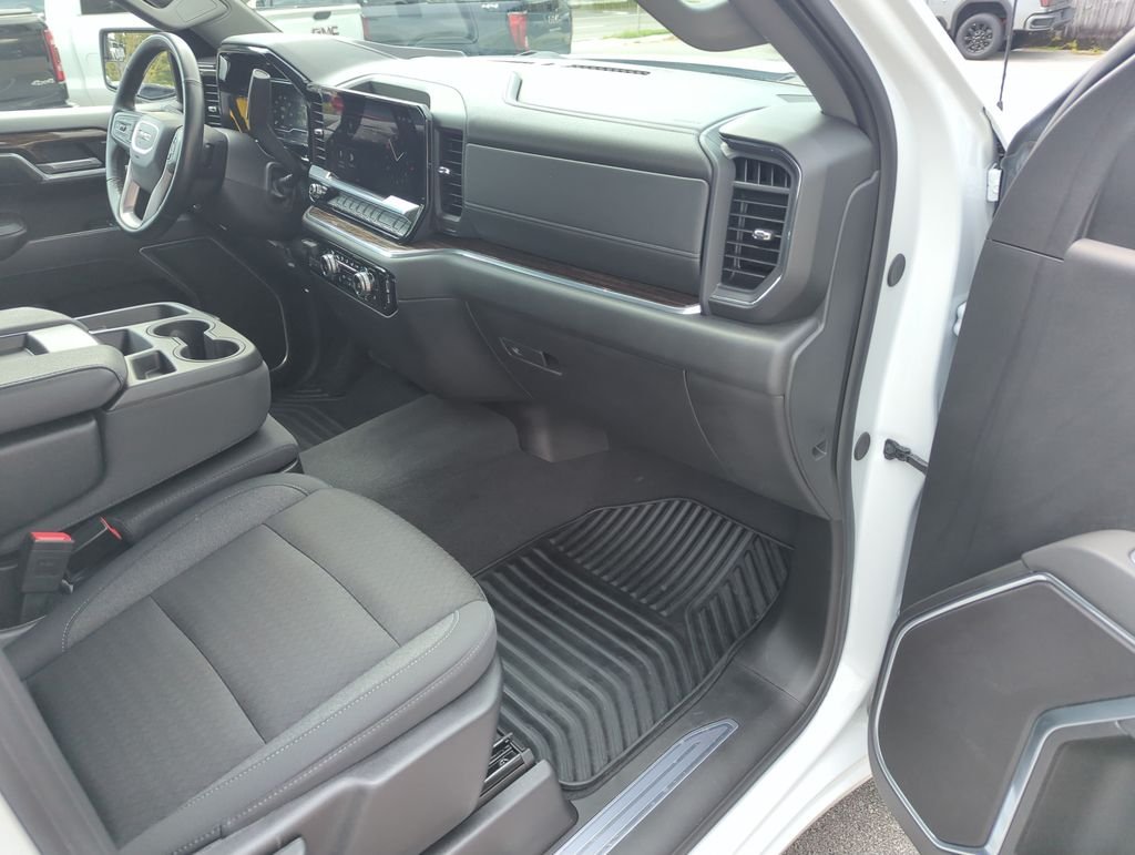Used 2025 White GMC Elevation image 32