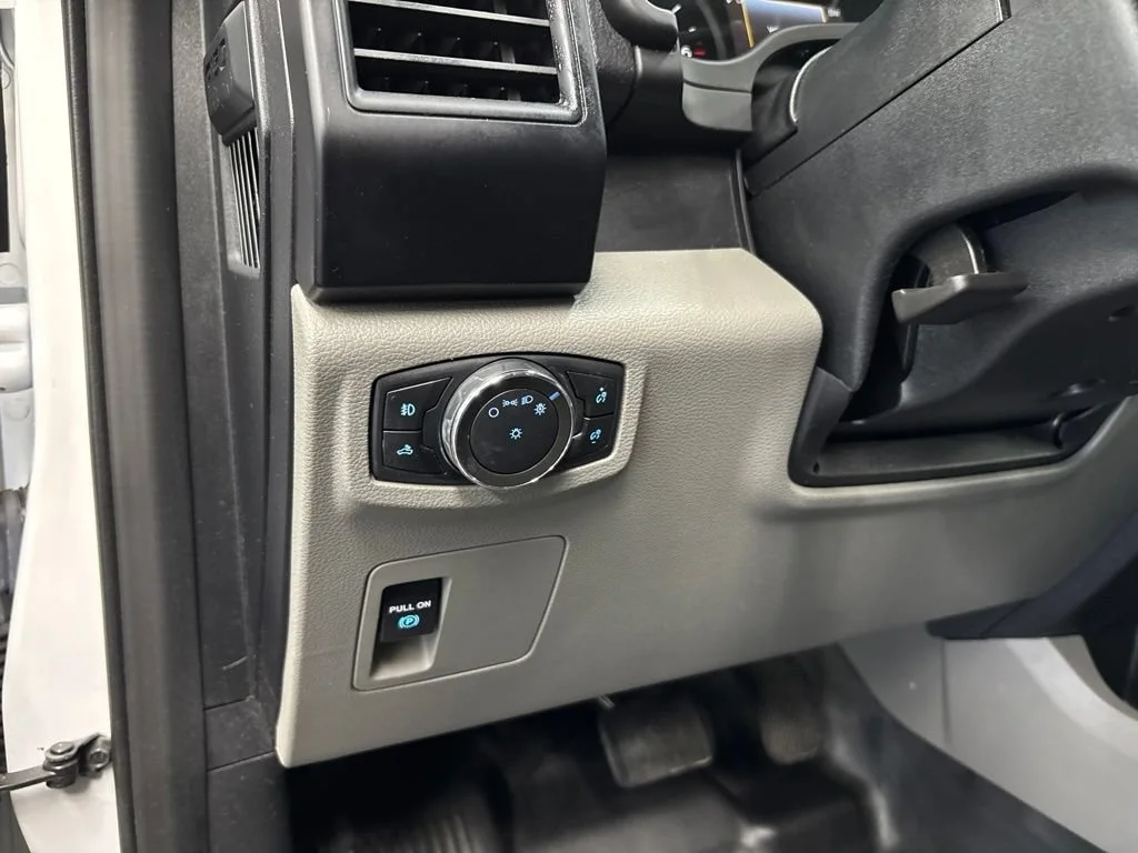 Used 2020 White Ford XL image 23