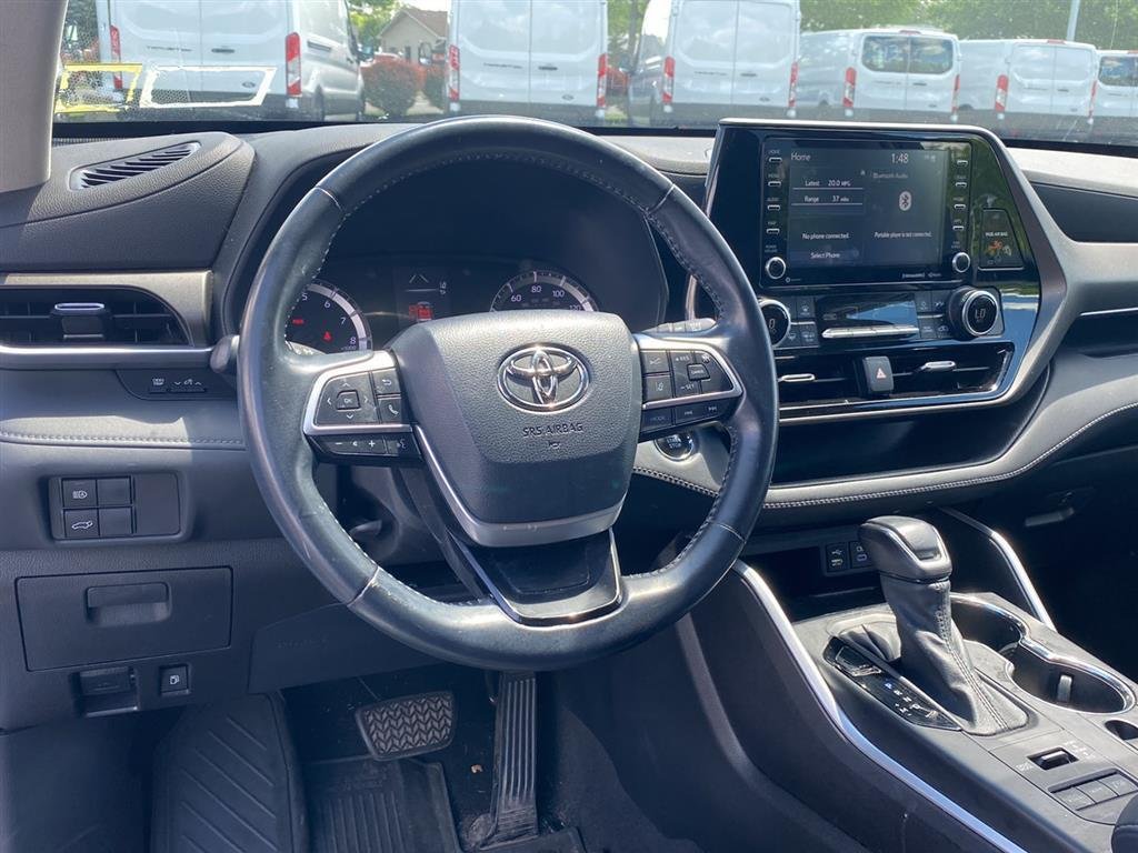 Used 2022 Wind Chill Pearl Toyota LE image 3