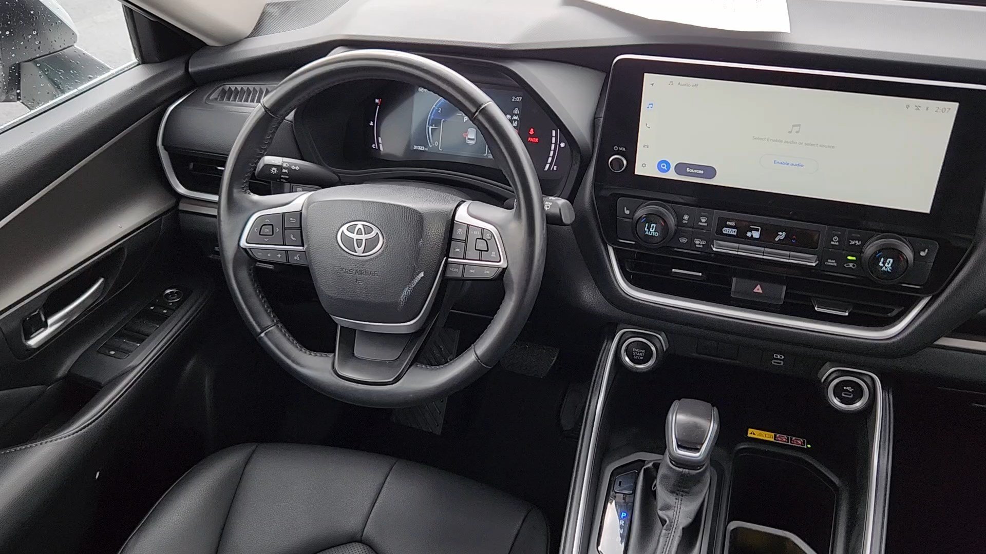 Used 2025 Wind Chill Pearl Toyota XLE image 5