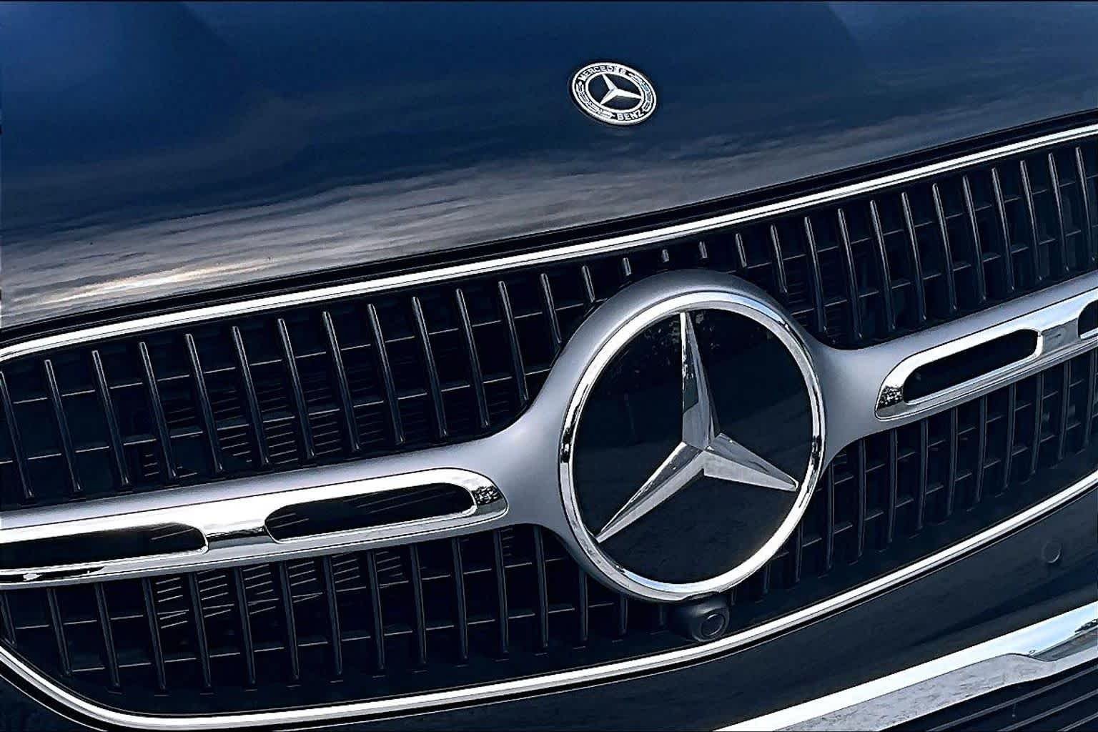 Used 2025 Obsidian Black Metallic Mercedes-Benz GLC 350e image 30