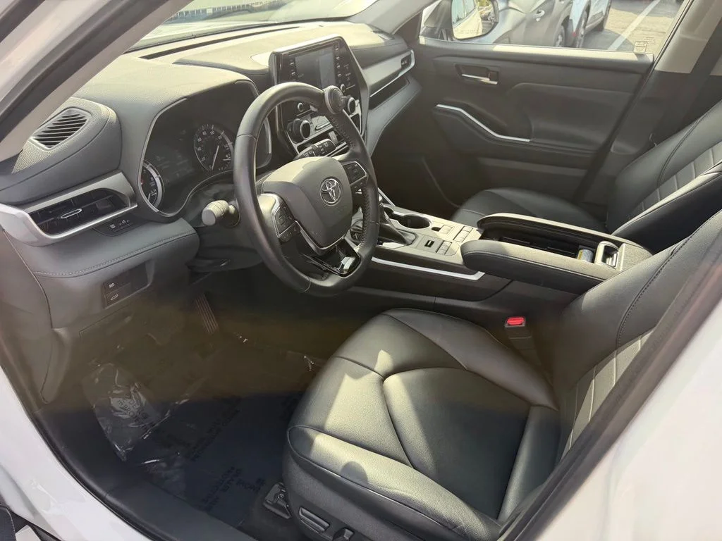 Used 2021 Blizzard Pearl Toyota XLE image 10