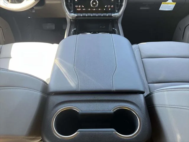 New 2026 Sterling Metallic GMC Elevation image 24