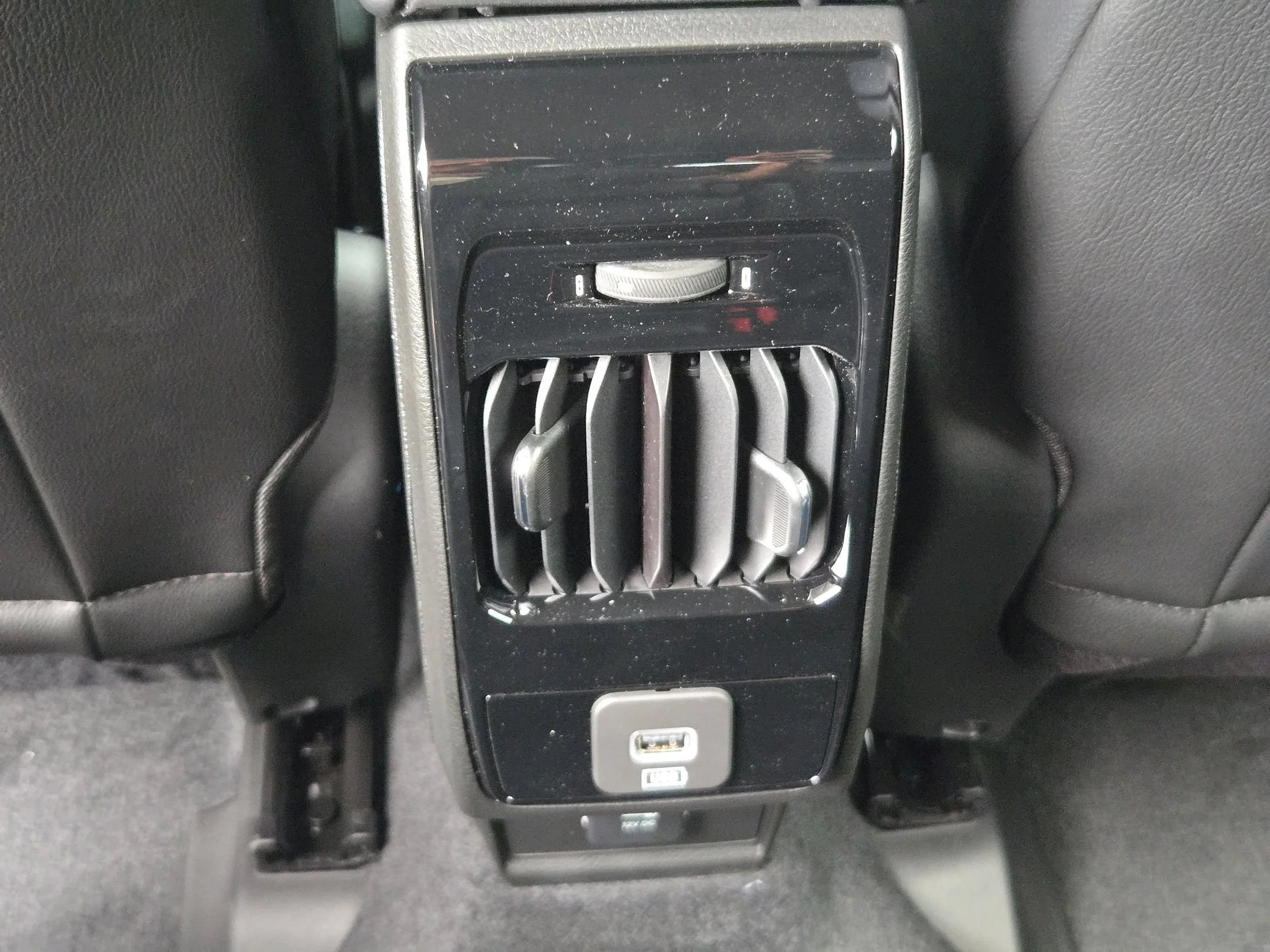 New 2026 Hydro Blue Pearlcoat Jeep Latitude image 21