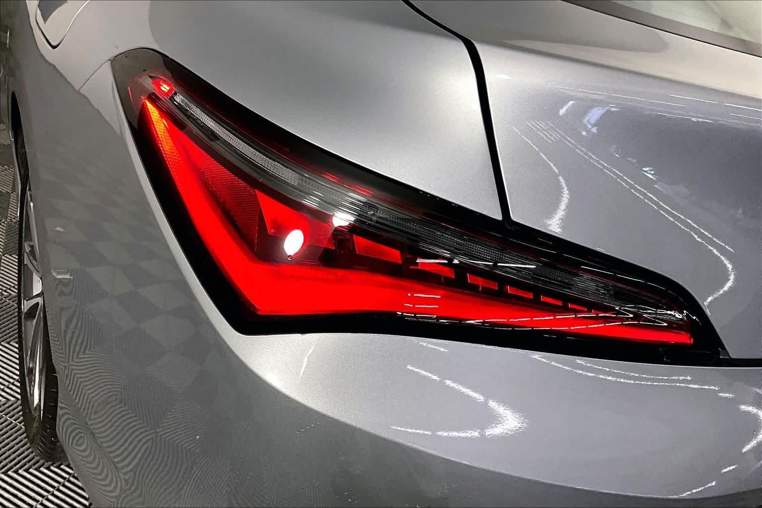 Used 2024 Lunar Silver Metallic Acura  image 28