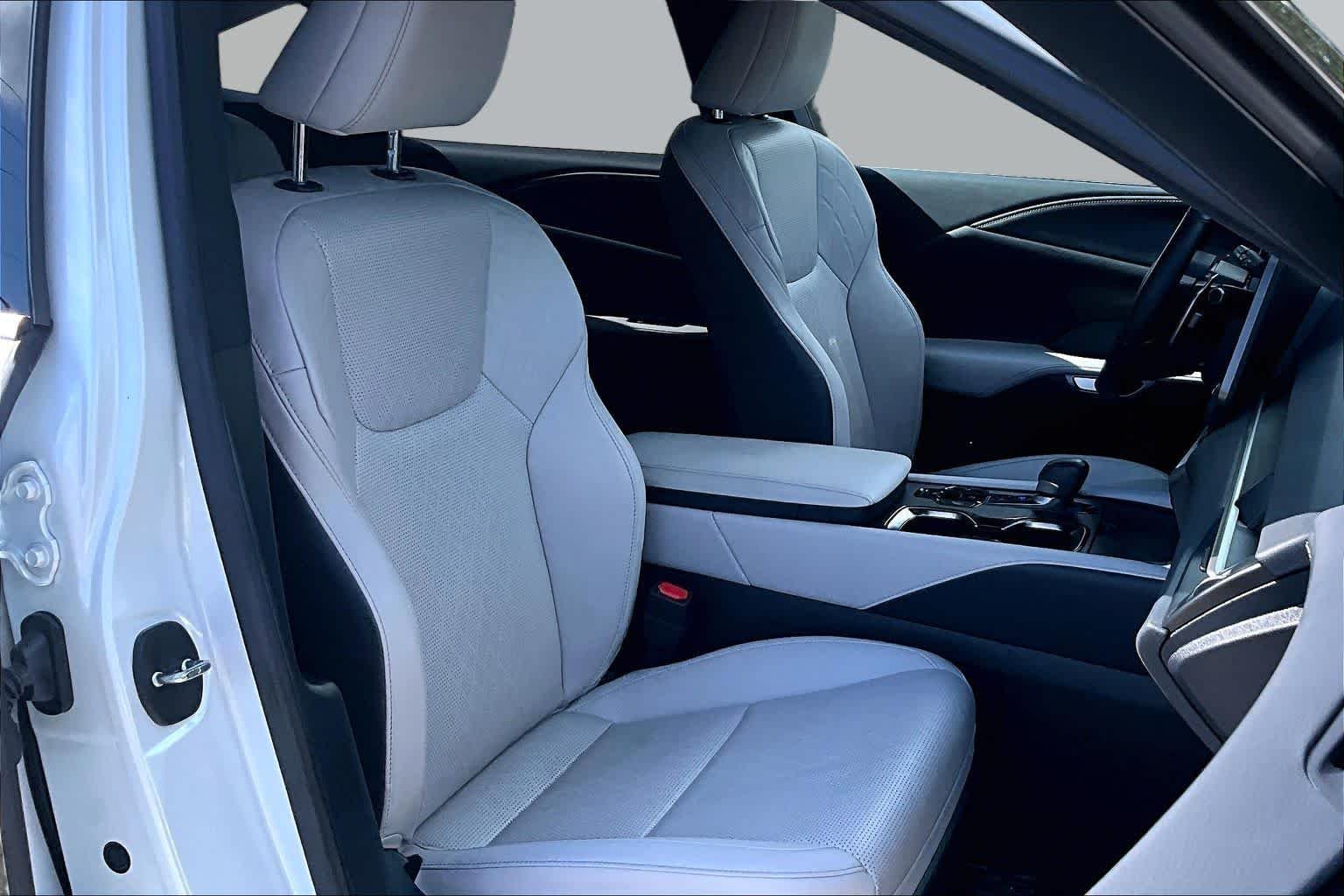 Used 2025 Eminent White Pearl Lexus Premium Plus image 9