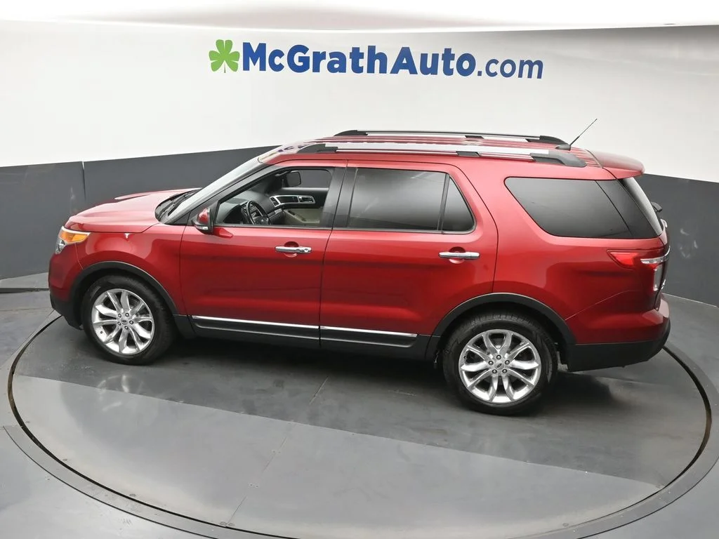 Used 2015 Red Ford Limited image 25
