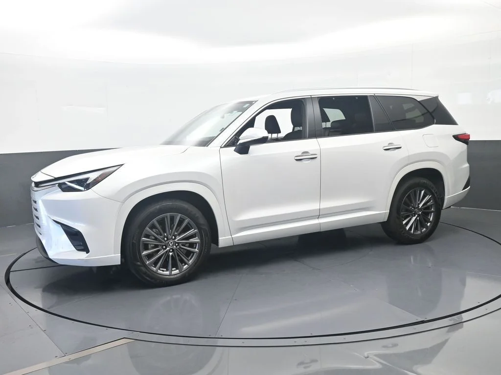 Used 2024 White Lexus 350 Premium image 2