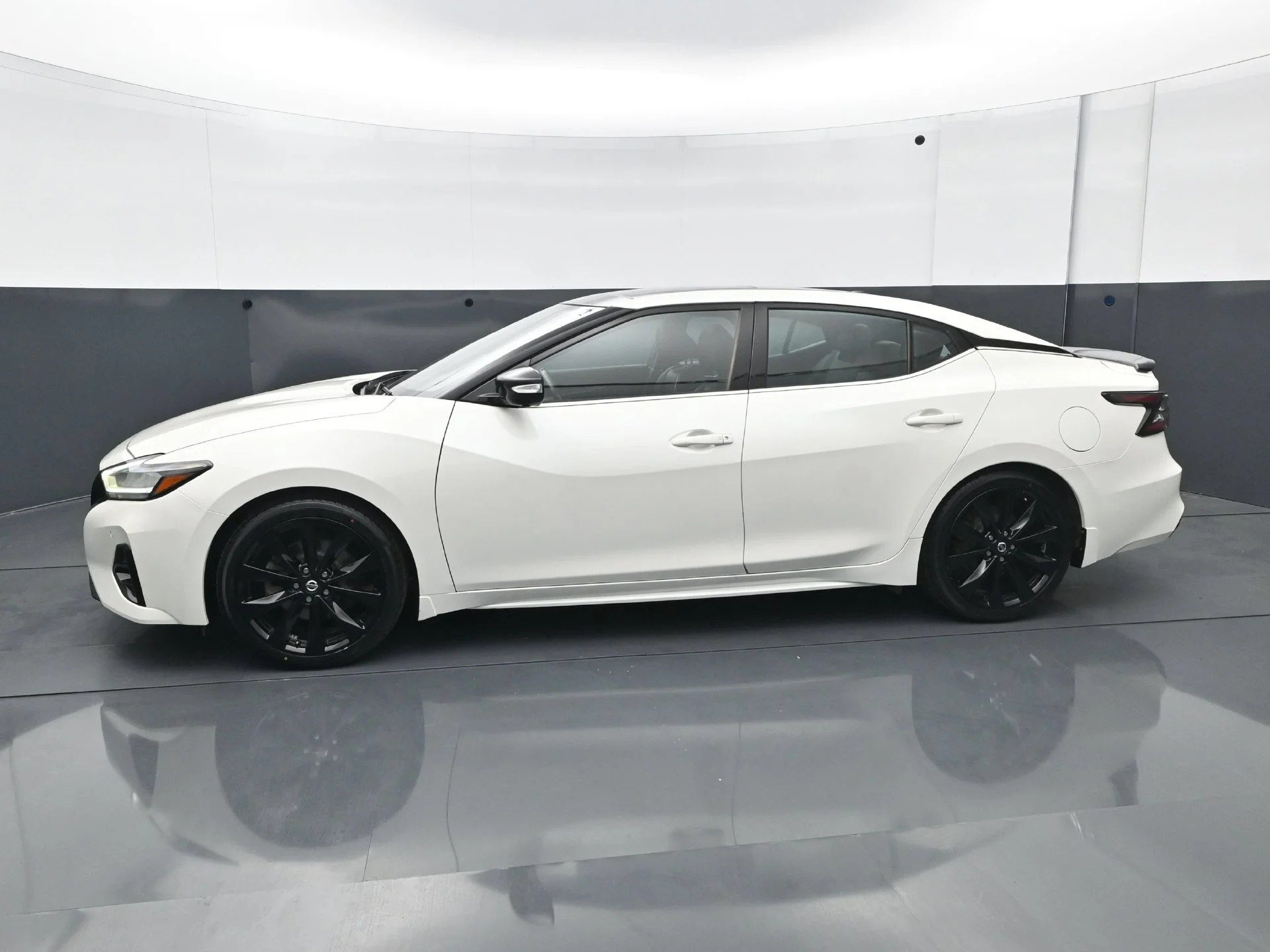 Used 2021 Nissan Maxima SR with VIN 1N4AA6EV7MC501020 for sale in Burnsville, Minnesota