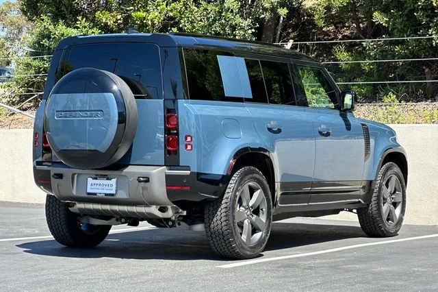 Certified Used 2025 Blue Land Rover X-Dynamic SE image 5