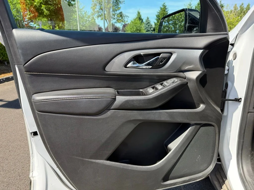Used 2020 Summit White Chevrolet LS image 16