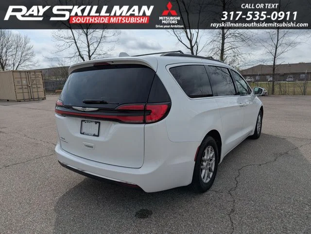 Used 2022 White Chrysler Touring L image 5