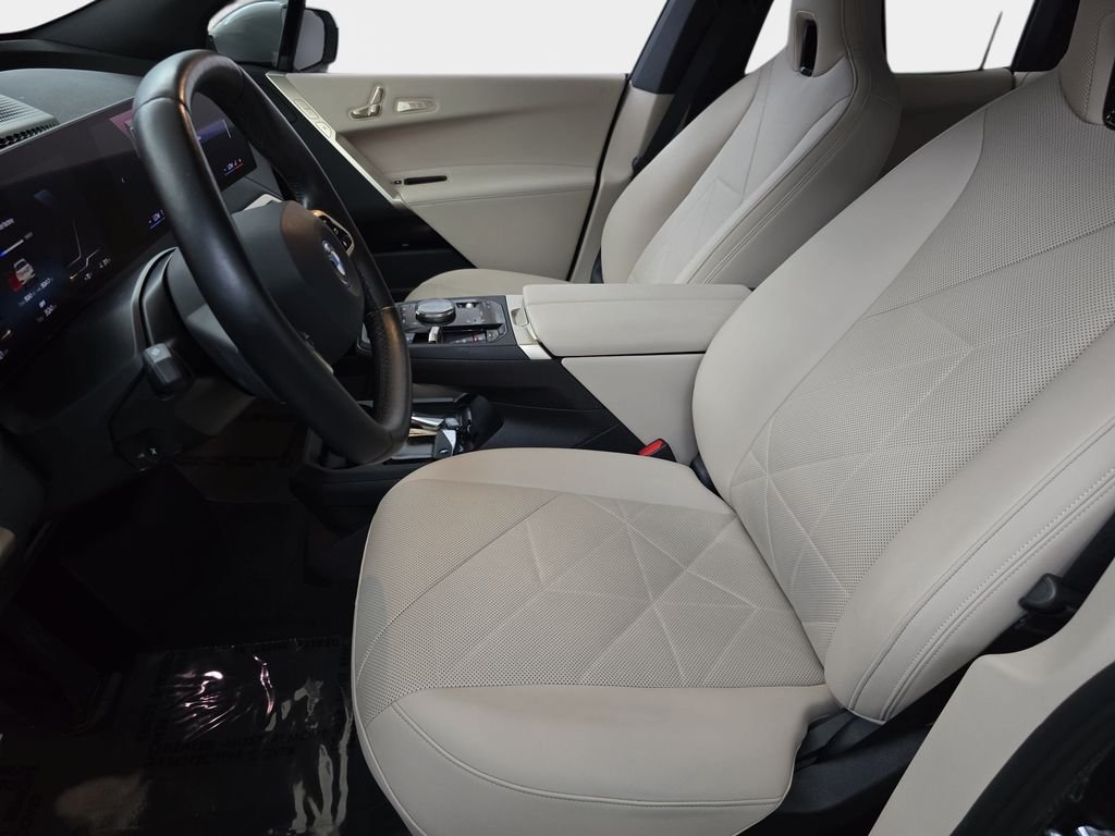 Certified Used 2024 White BMW xDrive50 image 15