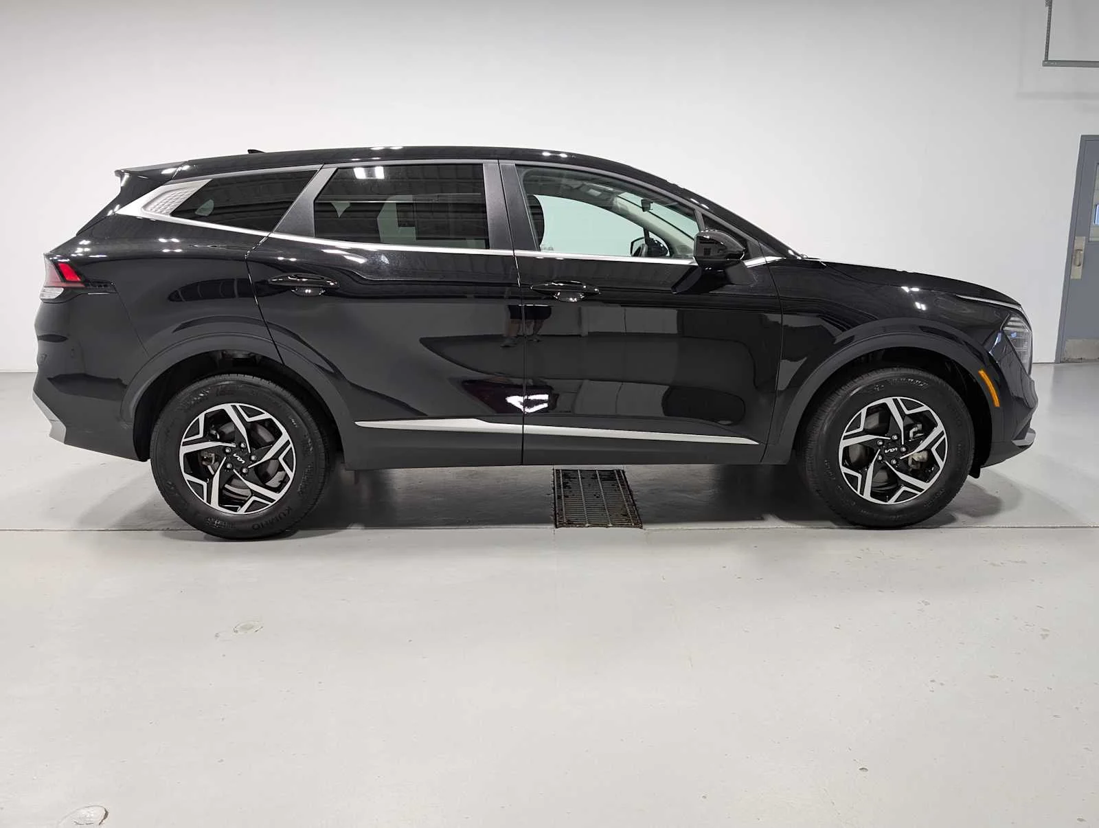 Used 2025 Ebony Black Kia LX image 7