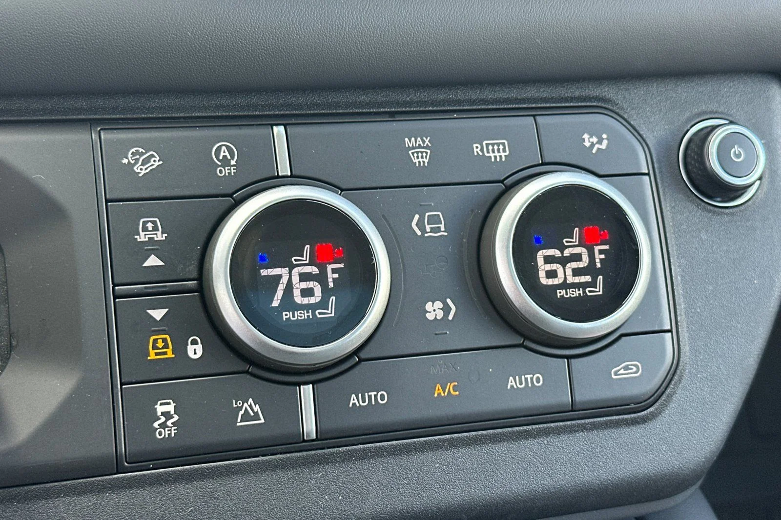 Used 2025  Land Rover S image 26