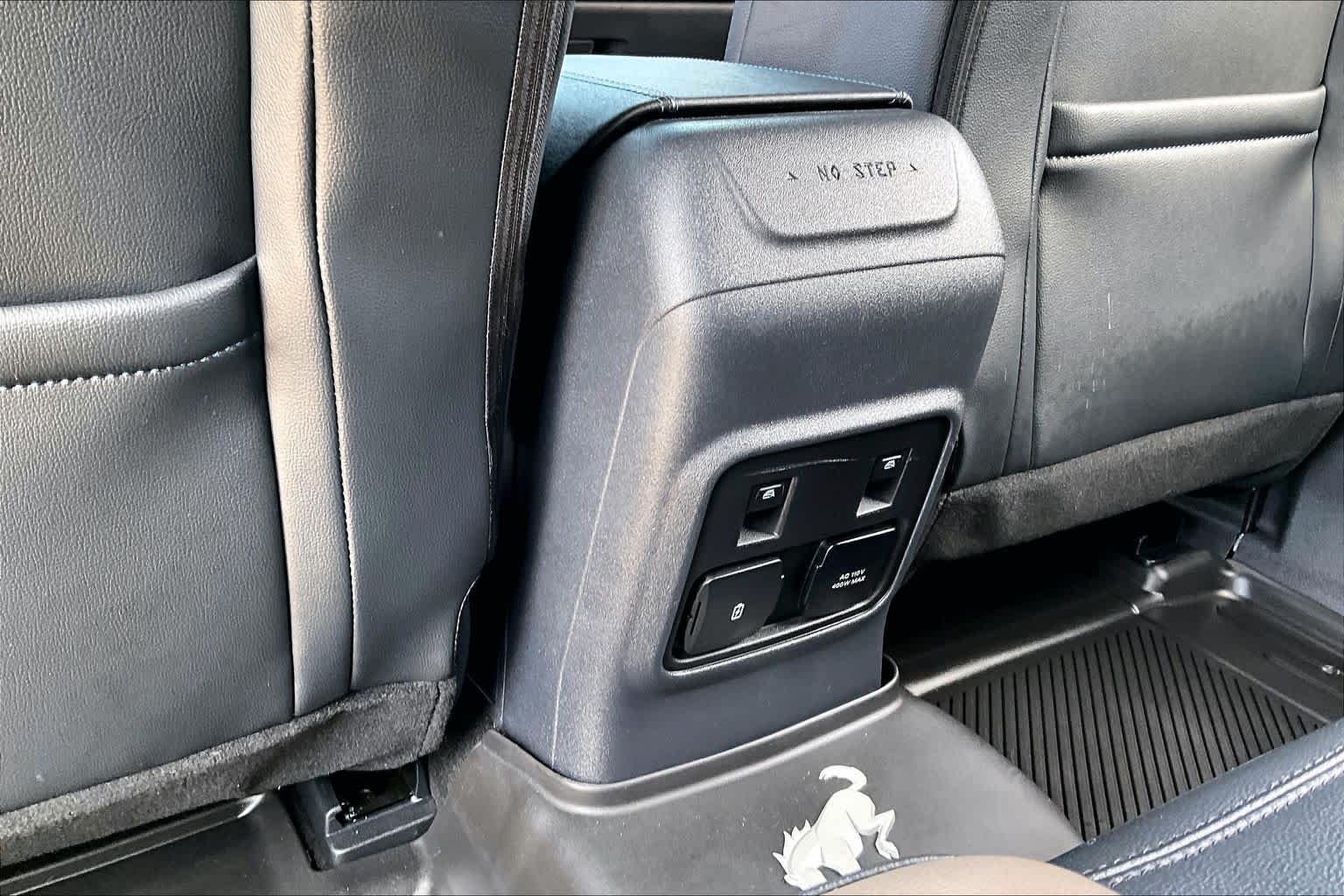 Used 2024 Carbonized Gray Metallic Ford Wildtrak image 33