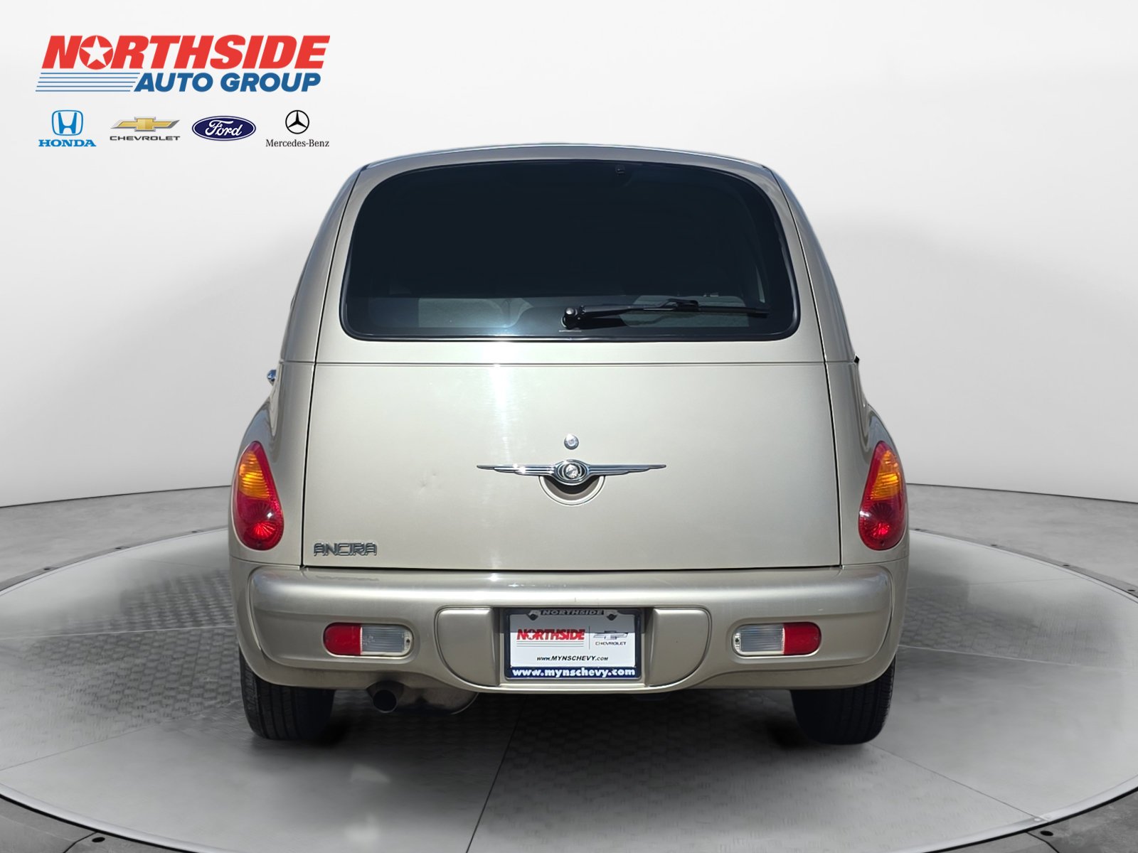 Used 2005 Linen Gold Pearlcoat Metallic Chrysler  image 6