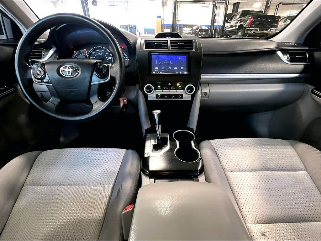 Used 2014 Gray Toyota LE image 21