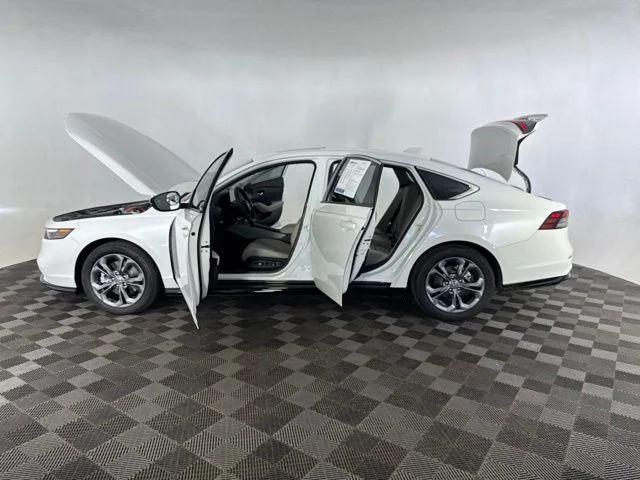 Used 2025 White Honda EX-L image 11
