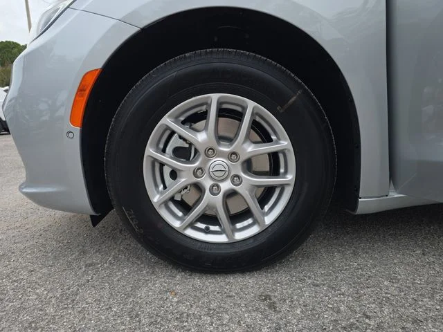 2026 Chrysler Pacifica Select - Photo 28