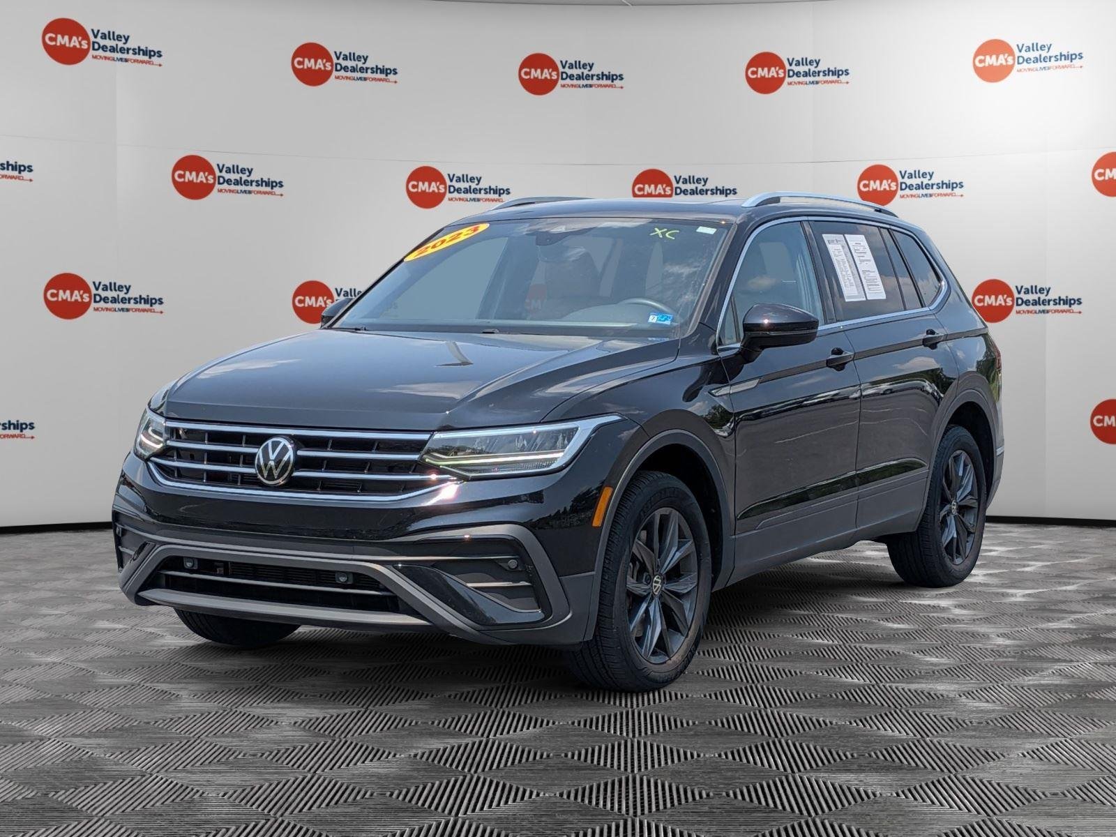 Used 2023 Deep Black Pearl Volkswagen SE image 1