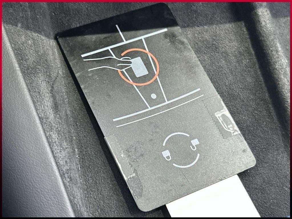 Used 2024  Tesla Base image 29