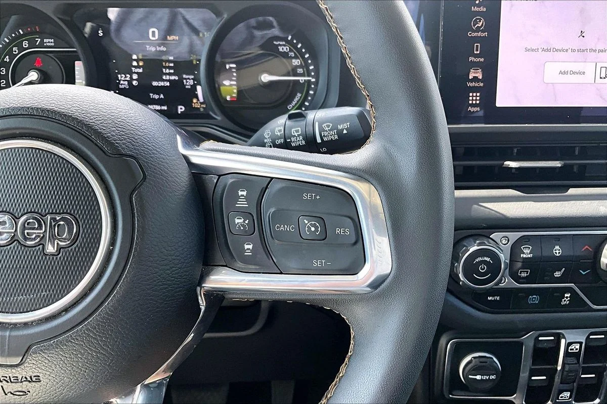 Used 2024  Jeep Sahara 4xe image 12