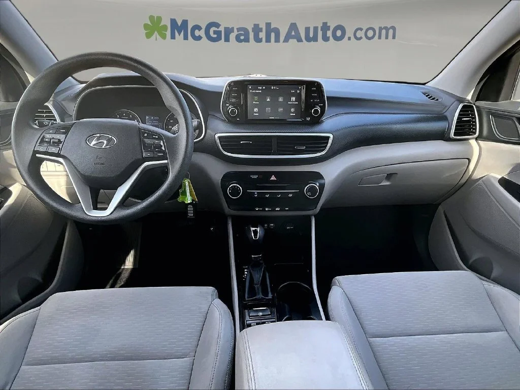 Used 2020 Silver Hyundai SE image 9