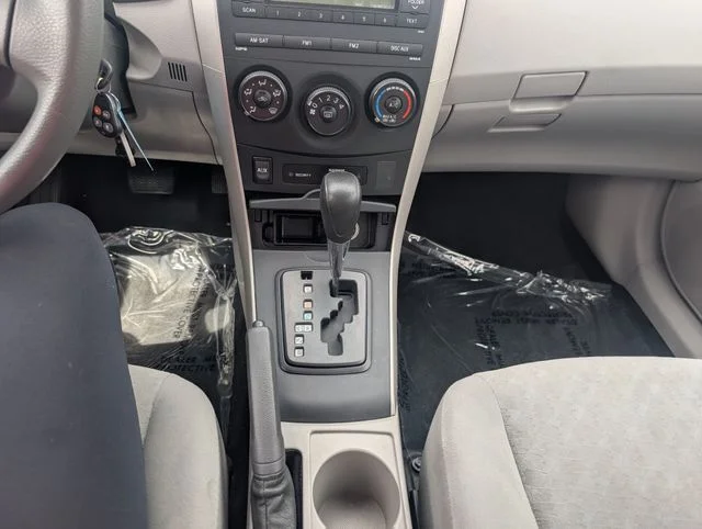 Used 2009 Red Toyota  image 13