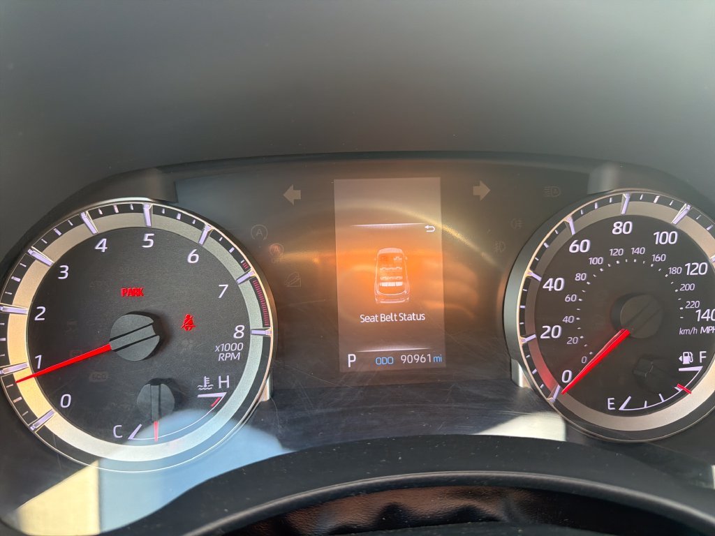 Used 2021 White Toyota LE image 18