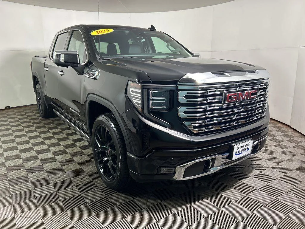 Used 2025 Onyx Black GMC Denali image 4
