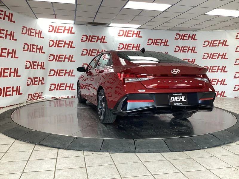 Used 2025 Red Hyundai Limited image 5