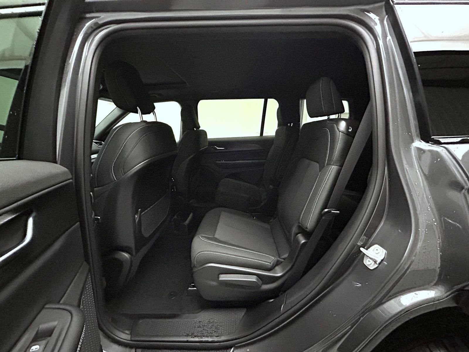New 2026 Baltic Gray Metallic Clear-Coat Exterior Paint Jeep Laredo image 20