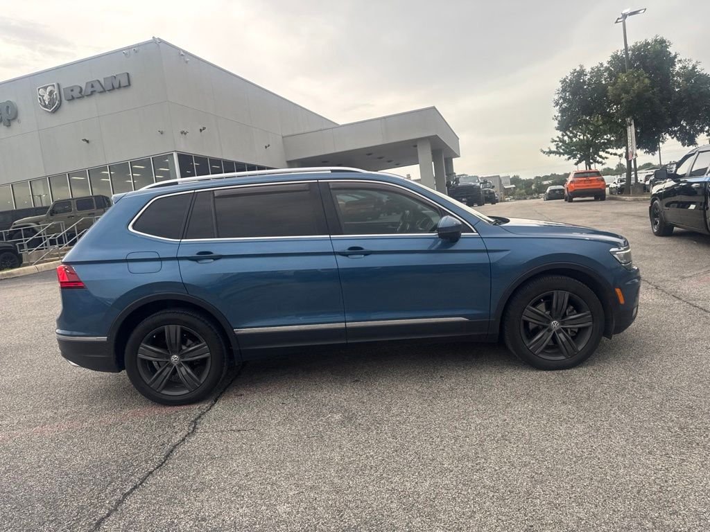 Used 2018 Blue Volkswagen 2.0T SEL Premium image 19