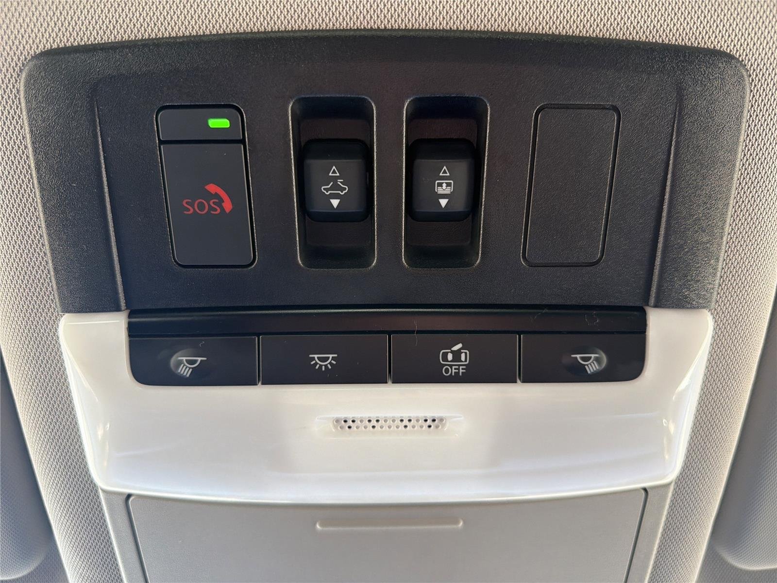 Used 2023 Caspian Blue Metallic Nissan Platinum image 5