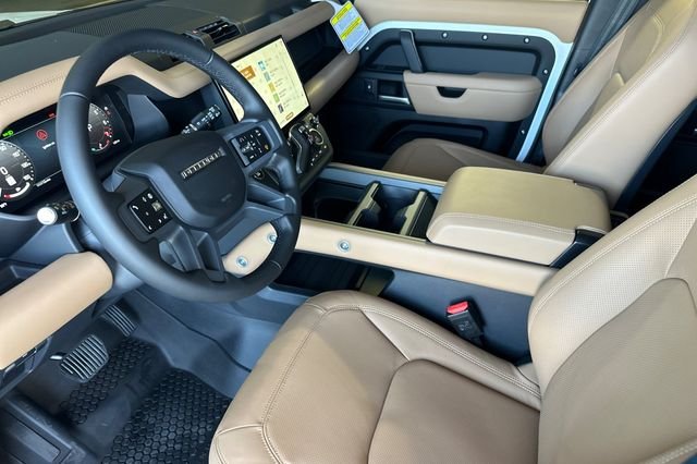 New 2026 Fuji White Land Rover X-Dynamic SE image 9
