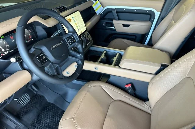 New 2026 Fuji White Land Rover X-Dynamic SE image 9