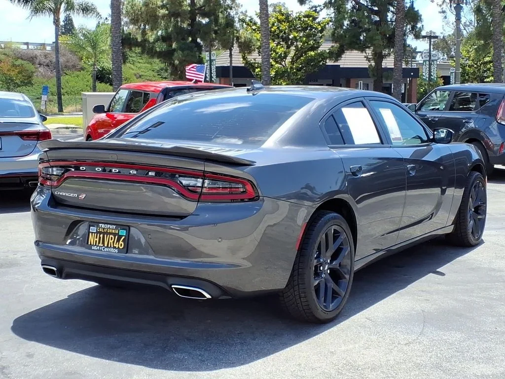 Used 2022 Gray Dodge SXT image 4
