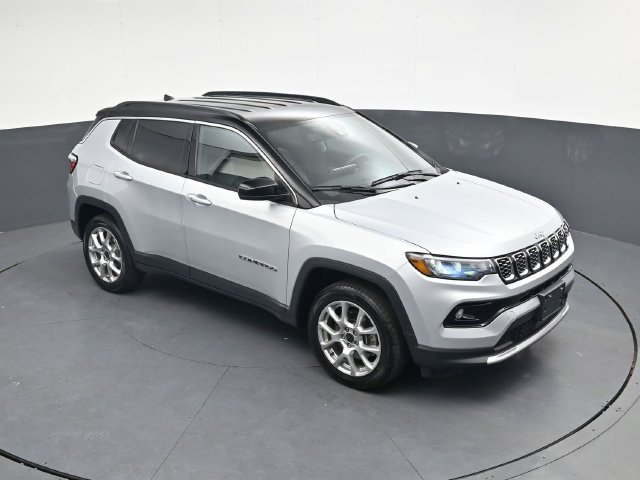 Used 2025 Silver Jeep Limited image 23
