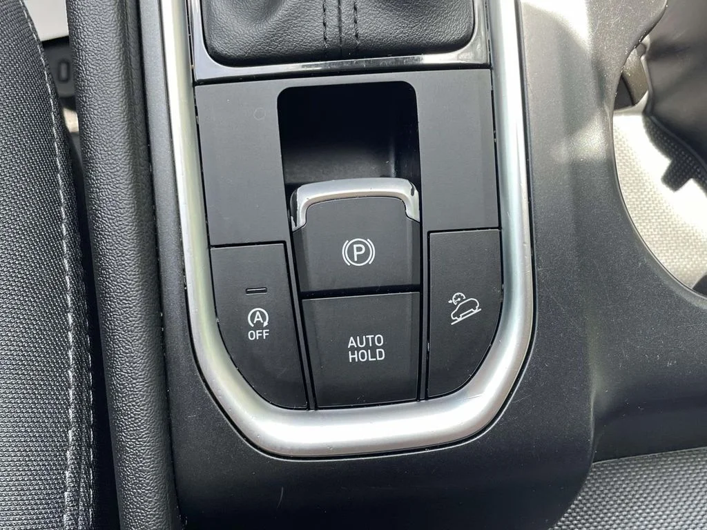 Used 2019 Brown Hyundai SE image 28