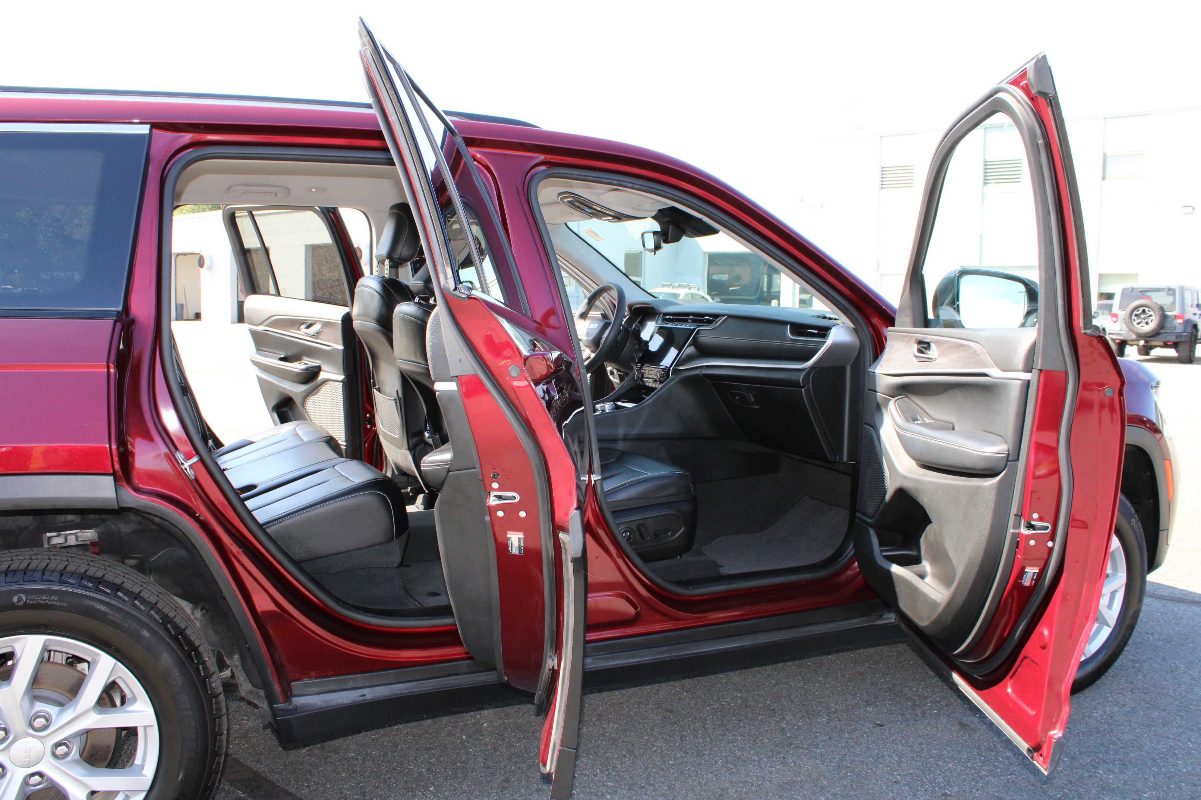Used 2023 Velvet Red Pearlcoat Jeep Limited image 16