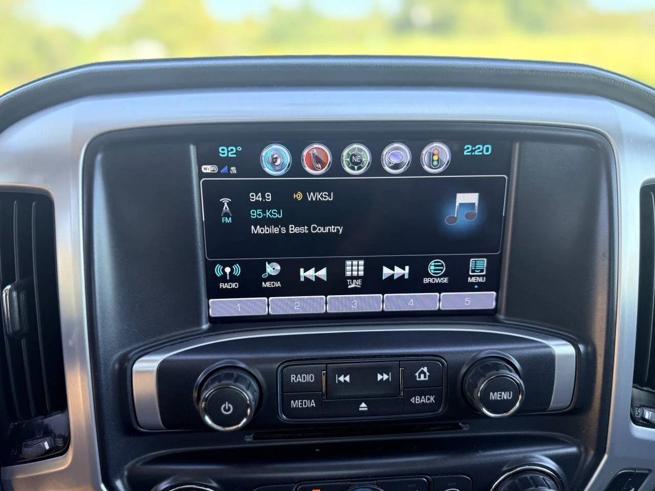 Used 2018 White GMC SLT 4x2 4dr Crew Cab 5.8 ft. SB image 24