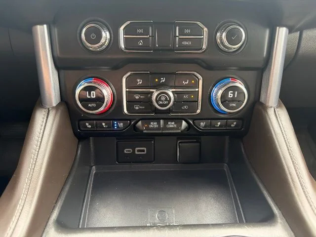 Used 2023 White GMC SLT image 30