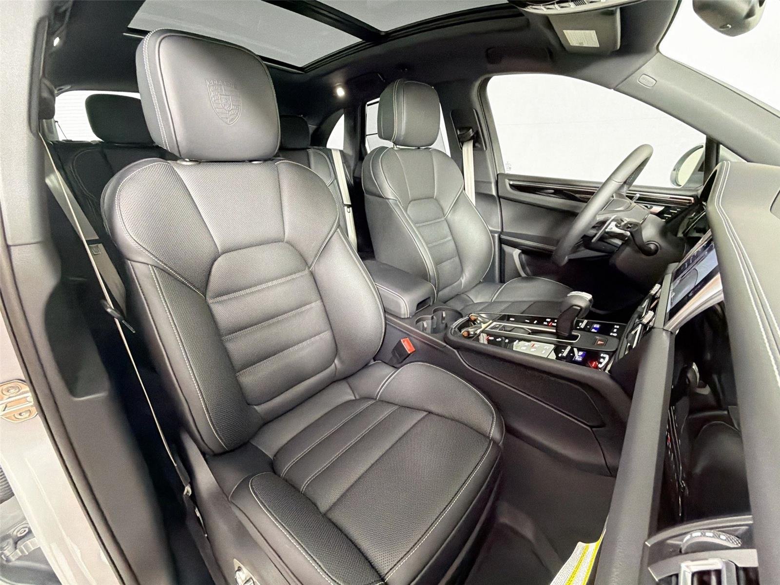 2025 Porsche Macan S - Photo 28