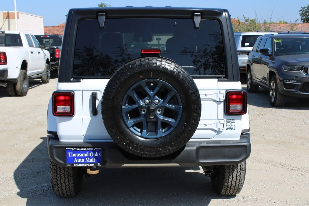 New 2026 Bright White Clear-Coat Exterior Paint Jeep 85th Anniversary Edition image 5