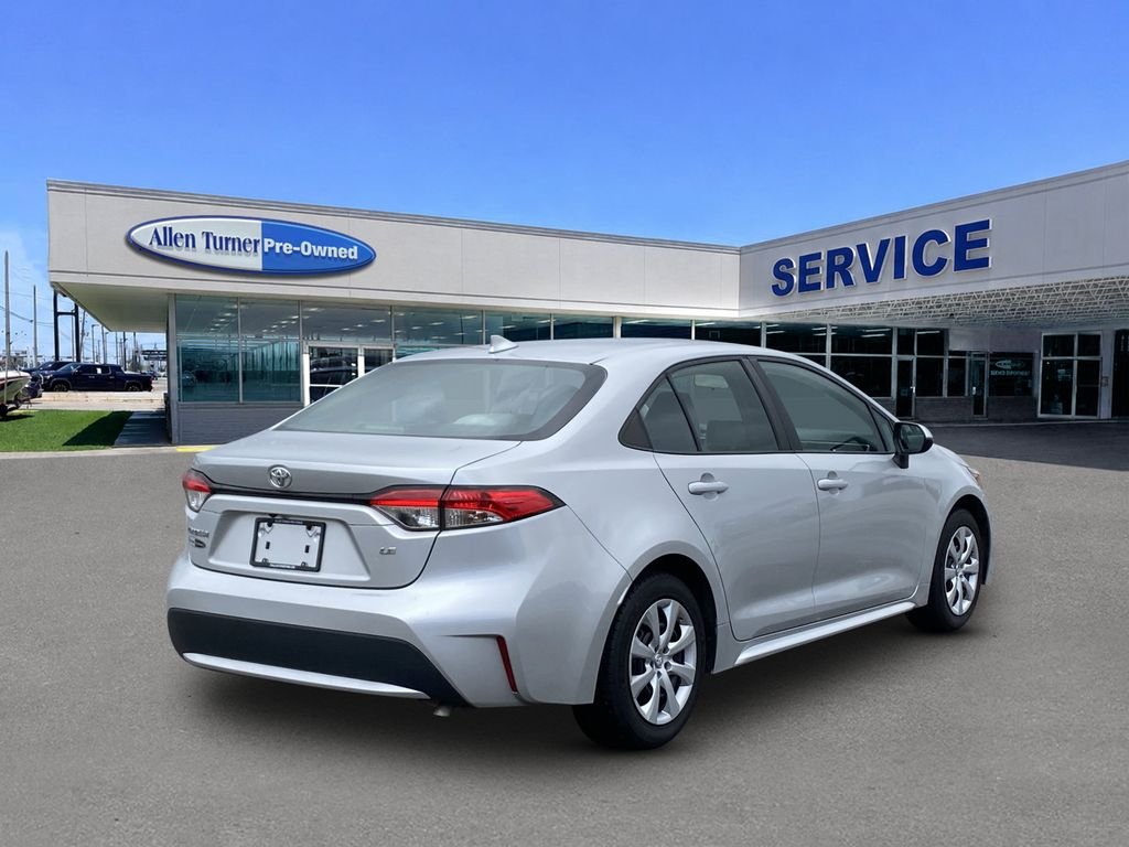 2022 Toyota Corolla LE - Photo 8