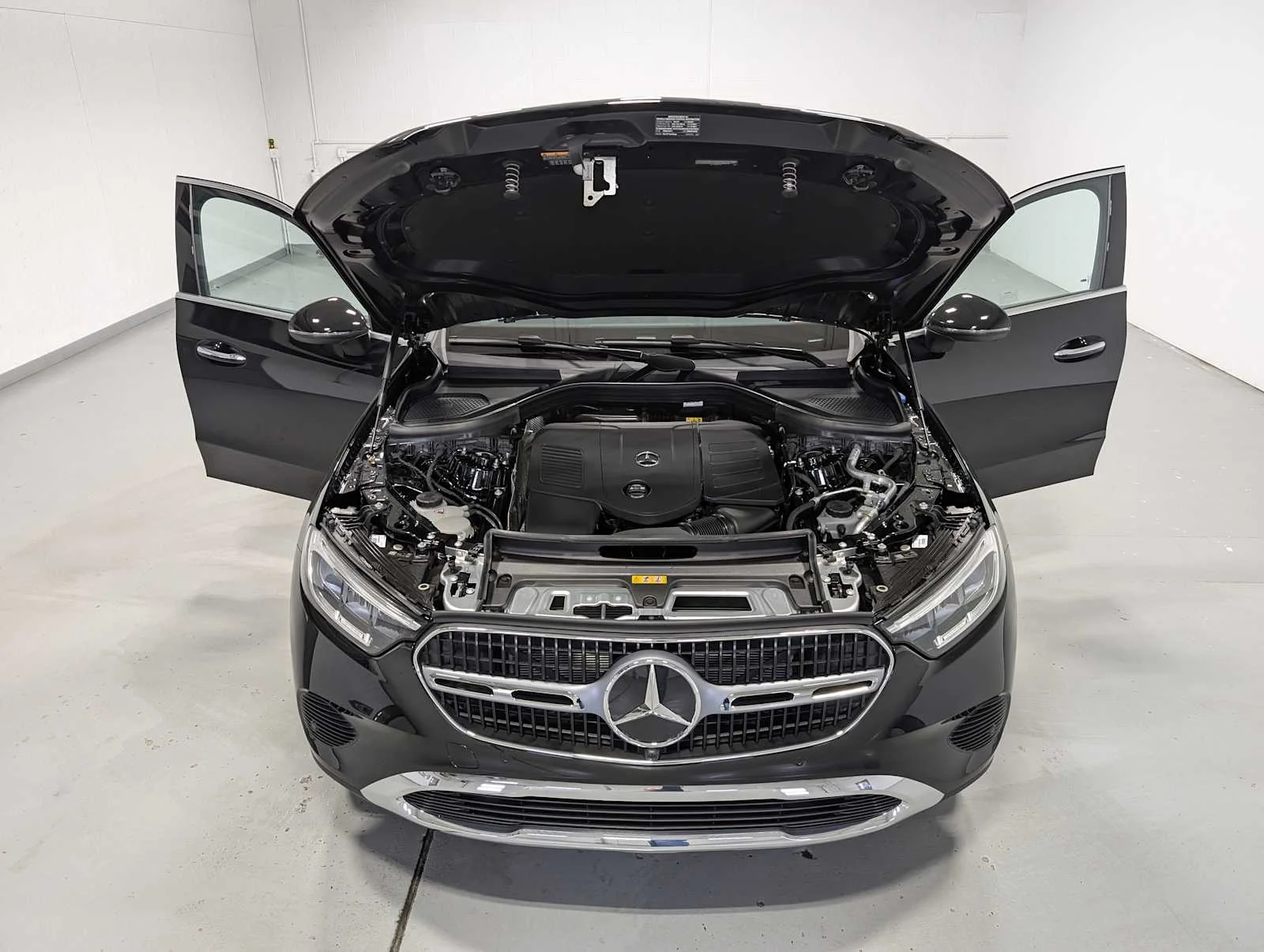 Certified Used 2026 Obsidian Black Metallic Mercedes-Benz GLC 300 image 11